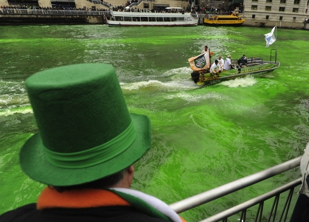 Chicago river goes green