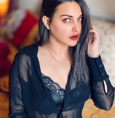 Himanshi khurana  picture