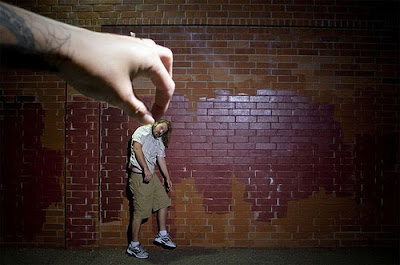 Stunning Example of Forced Perspective Photography Seen On www.coolpicturegallery.us