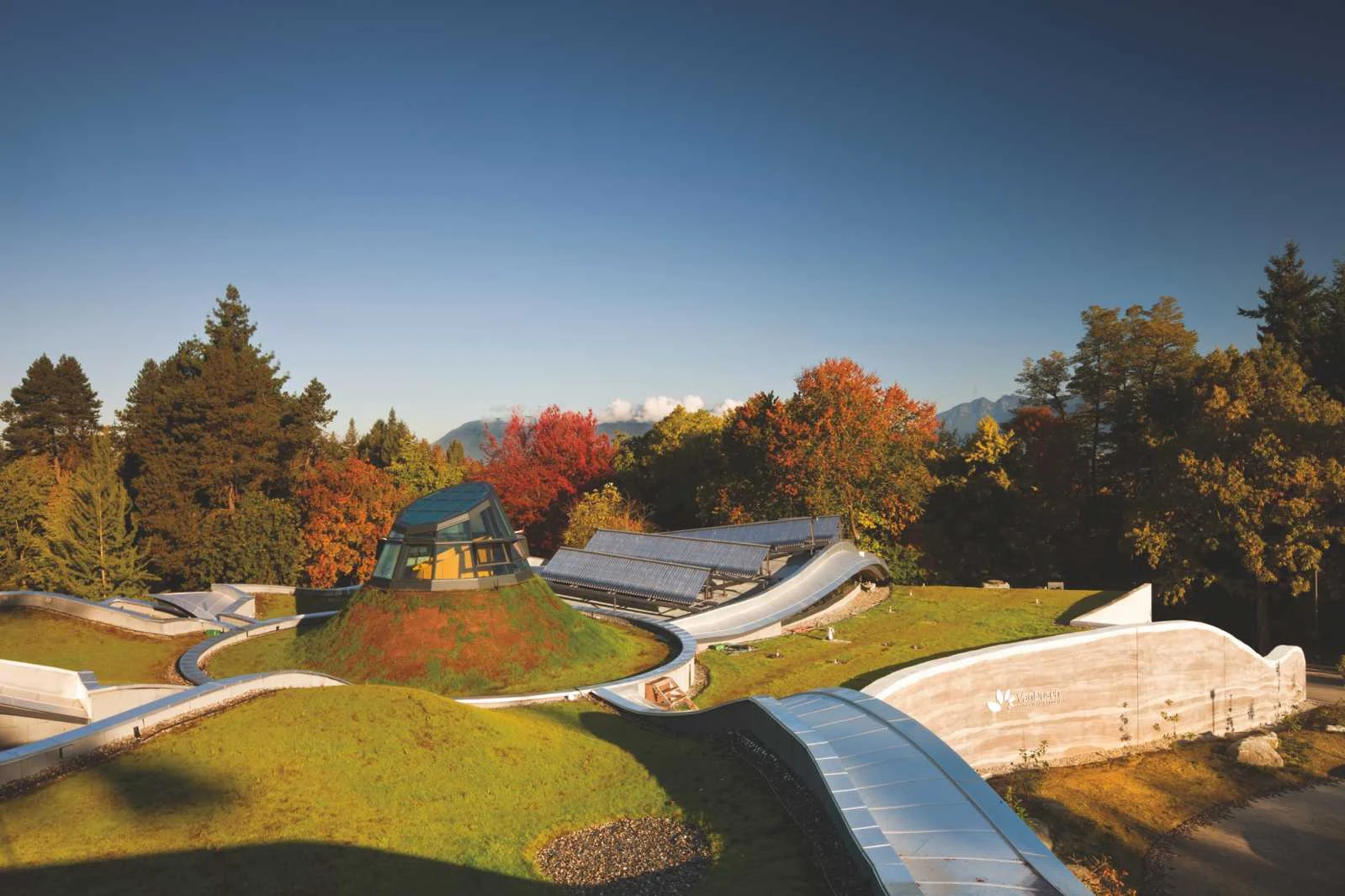 VanDusen Botanical Garden Visitor Centre by Perkins Will