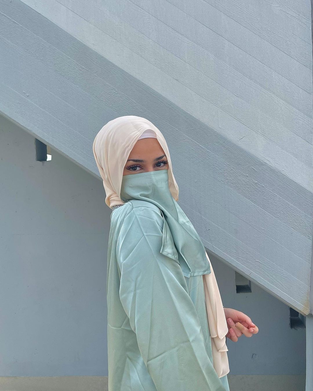 Stylish Hijab Girls Pic for Profile