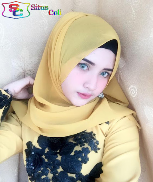 Sofi, Janda Berjilbab Yang Haus Akan Kenikmatan Seks