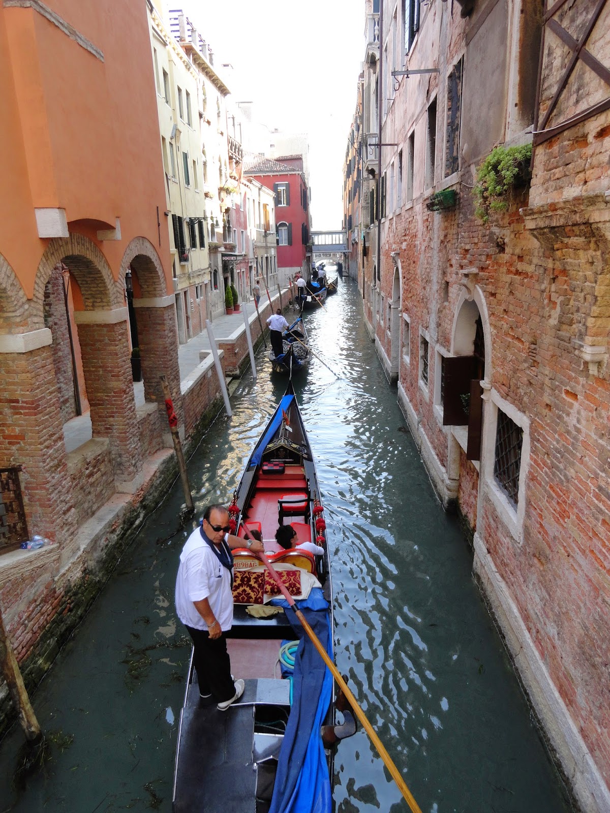 Explore-The-Canals-In-Venice