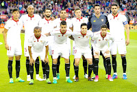 SEVILLA F. C. - Sevilla, España - Temporada 2016-17 - Correa, N'Zonzi, Pareja, Gabriel Mercado, Clément Lenglet, Sergio Rico e Iborra; Mariano, Vitolo, Nasri y Sergio Escudero - F. C. BARCELONA 3 (Luis Suárez y Messi 2) SEVILLA F. C. 0 - 05/04/2017 - Liga de 1ª División, jornada 30 - Barcelona, Nou Camp - Un Sevilla en horas bajas fue arrollado por el Barcelona en un primer tiempo en el que no opuso apenas resistencia. En la 2ª parte mejoró algo el equipo de Sampaoli, pero no le sirvió ni para marcar el gol del honor