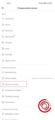 Silakan kalian buka Pengaturan dan privasi terlebih dahulu lalu pilih Preferensi konten