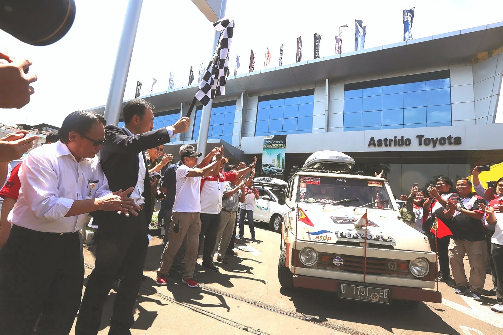 Lagi Kijang Doyok Lahap 6800 Km Non Stop Ke Timor Leste Toyota