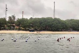 Prajurit Lanal TBK Melaksanakan Kegiatan Water Trappen Selama 30 Menit di Laut untuk Meraih Rekor Muri