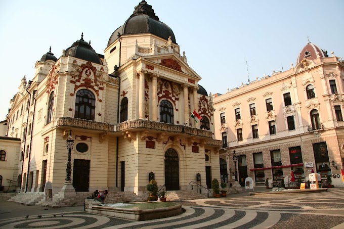 Emlékfalat avattak a Pécsi Nemzeti Színház kiemelkedő művészeinek tiszteletére