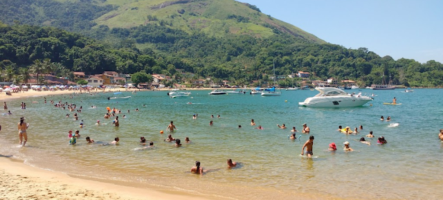 paisagem da praia da biscaia em angra dos reis