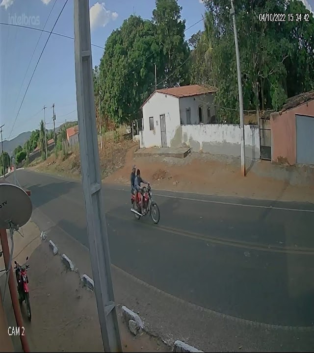 ARARENDÁ:. IMAGENS MOSTRAM MOMENTO DA FUGA DOS ACUSADOS DE TEREM EXECUTADO UMA JOVEM NA AVENIDA SÃO VICENTE DE PAULO.