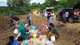 Makan siang bersama ditengah perjalanan