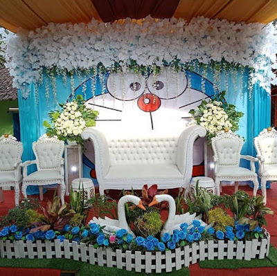 dekorasi pernikahan doraemon terbaru