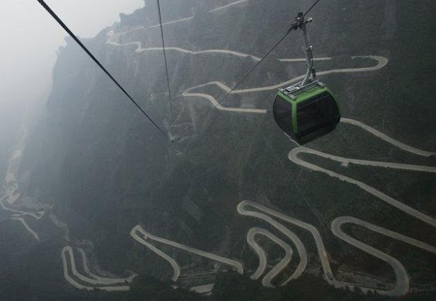 La vista desde el teléferico de la montaña tianmen en China