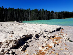 podróże z dzieckiem- atrakcje dla dzieci na Dolnym Śląsku - jezioro kaolinowe - Surmin Kaolin - Nowogrodziec - Bolesławiec - wyrobisko - kopalnia kaolinu - kopalnia surowców mineralnych 