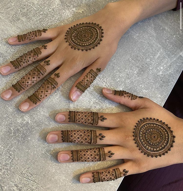 New Mehndi Designs for Karwa Chauth 2020 for Full Hands and Legs: Simple  and Latest Arabic Mehendi Designs and Indian Henna Patterns to Celebrate  Karva Chauth Vrat | 👗 LatestLY