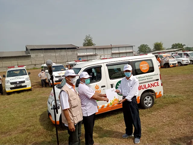 Muhammadiyah Jawa Timur Berikan Bantuan Ambulans Kepada Lazismu Kalimantan Selatan