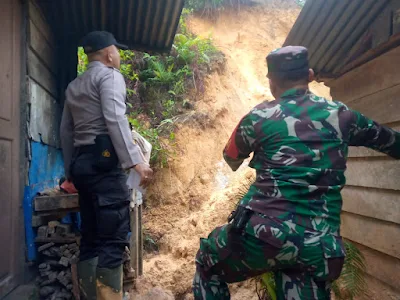 Satu Unit Rumah Tertimpa Di Tapian Nauli Tapteng