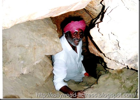 Rajini-at-Babaji-Caves8