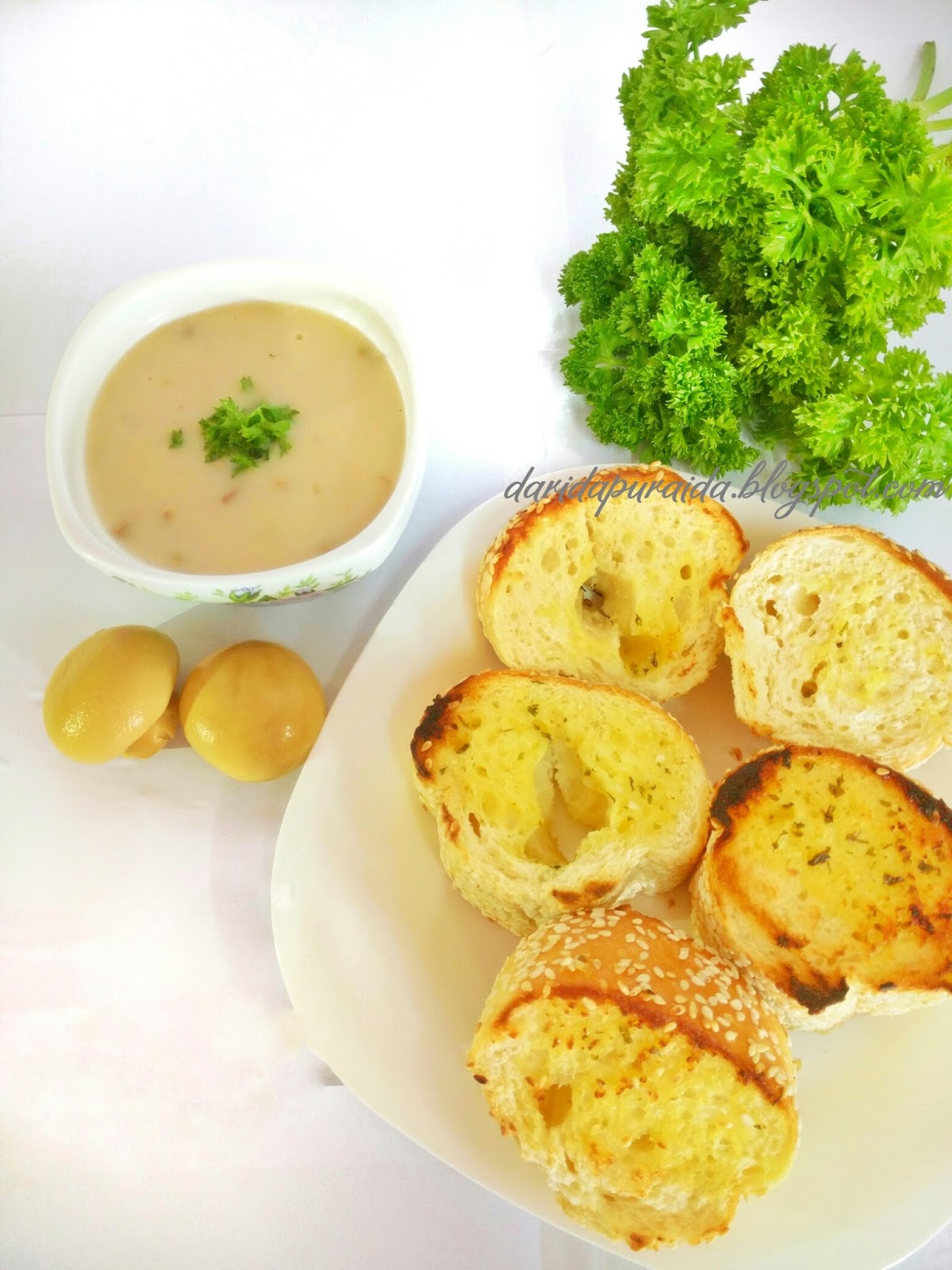 Dari Dapur Aida: Garlic Bread with Mushroom Soup