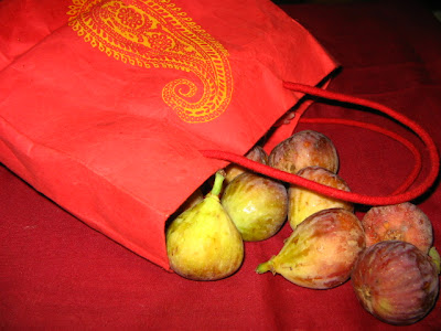 Figs are not exactly glamorous looking fruits. Infact it is not actually a 