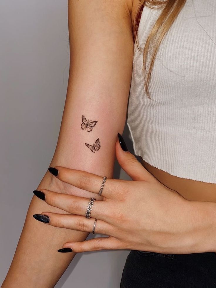 Tatuagem pequena: Ideias femininas e delicadas