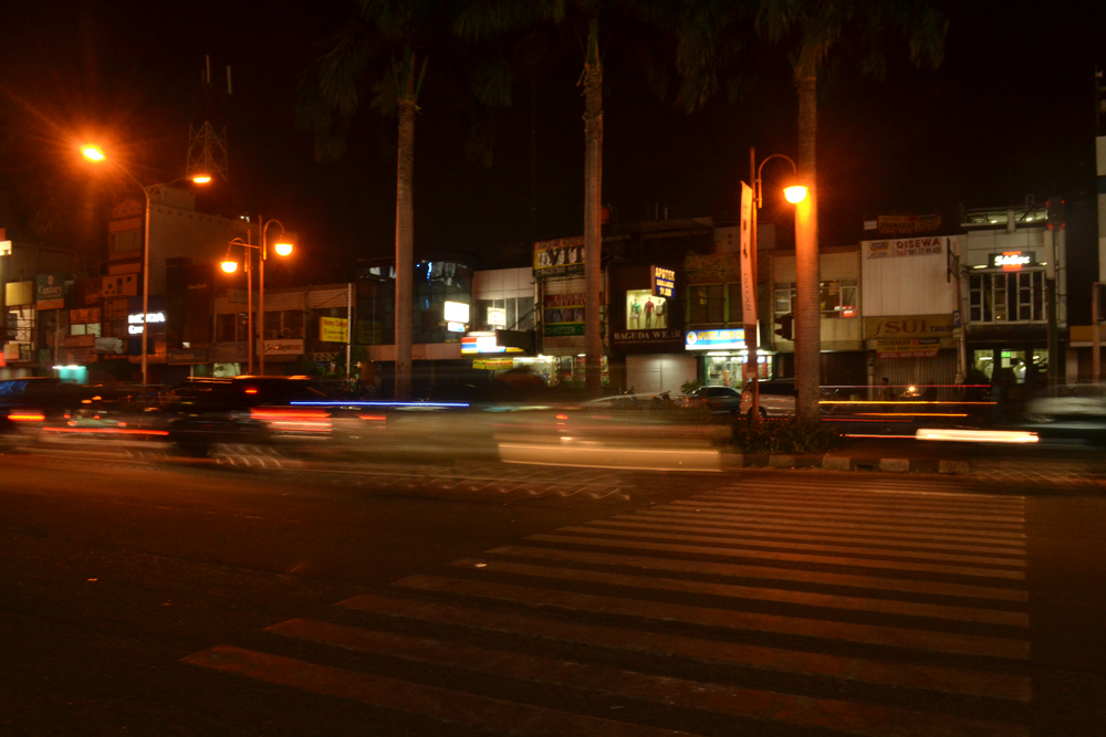 Tren Gaya 29 Mentahan Jalan  Raya Malam 