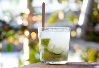 Cocktail caiprinha kiwi kiểu Brazil5