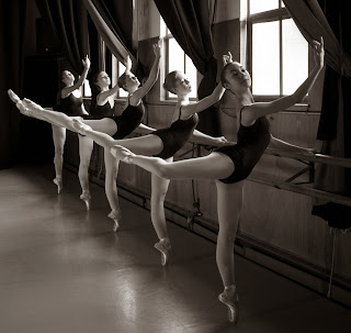 Resultado de imagem para posições de bailarinas na barra
