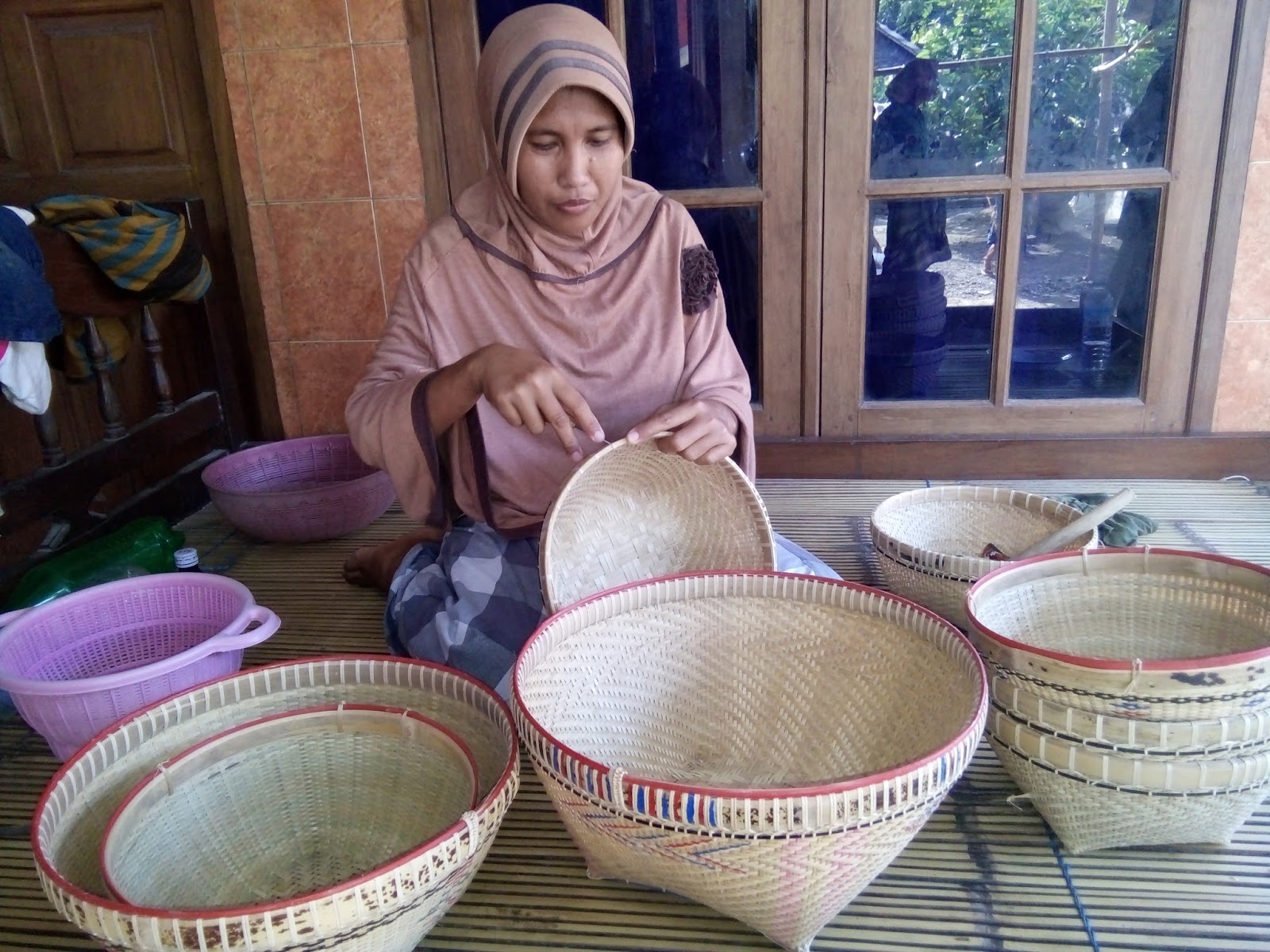  Sentra  Kerajinan  Bakul Bambu  Kebon Kongok Lombok Barat 