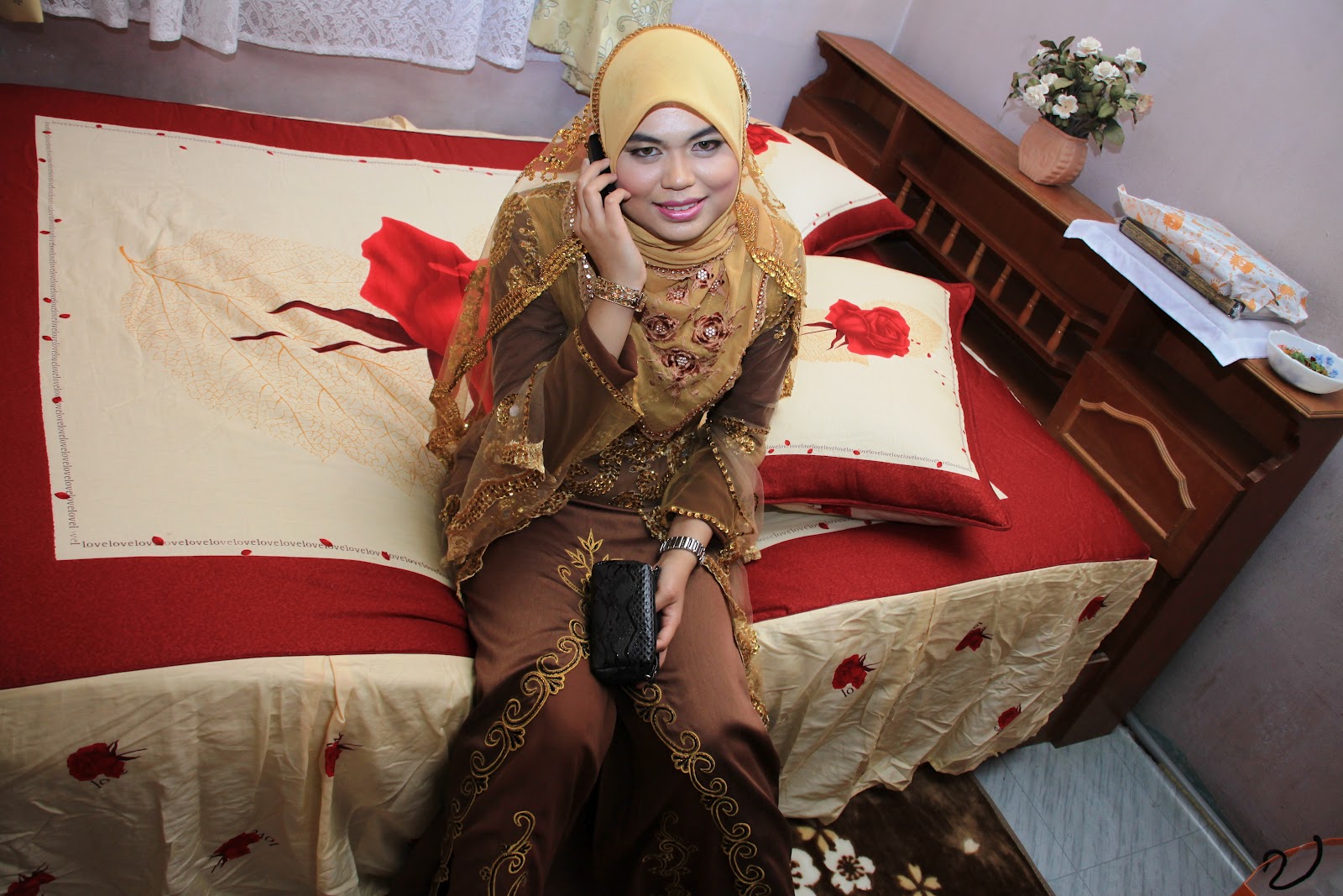 40 Baju Pengantin Coklat Gold 