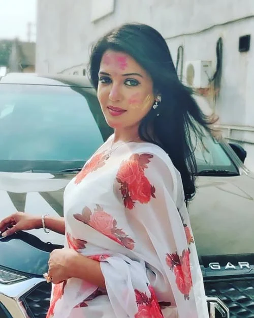 Gulki Joshi saree hot tv actress haseena madam sir