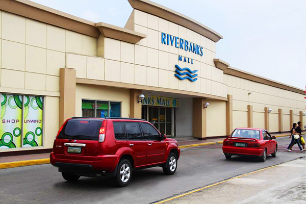 Riverbanks Center mall