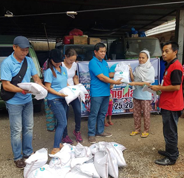 How Toti Montilla gains trust in distributing relief goods