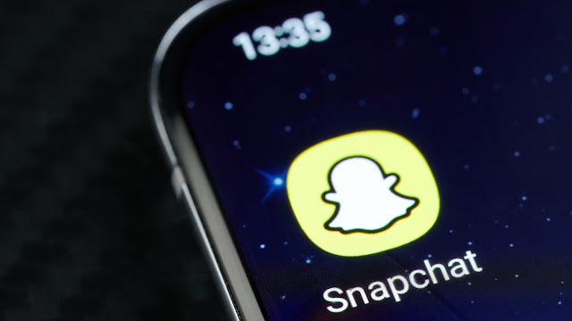 What It Really Means When A Snapchat Story Has A Purple Lock