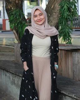 Hijabers cantik Ririn Putri Anjani