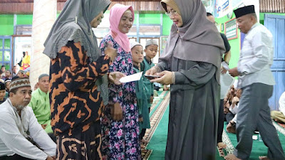 Safari Ramadan 1444 H Pemkab Mempawah : Bupati Santuni Duafa dan Anak Yatim