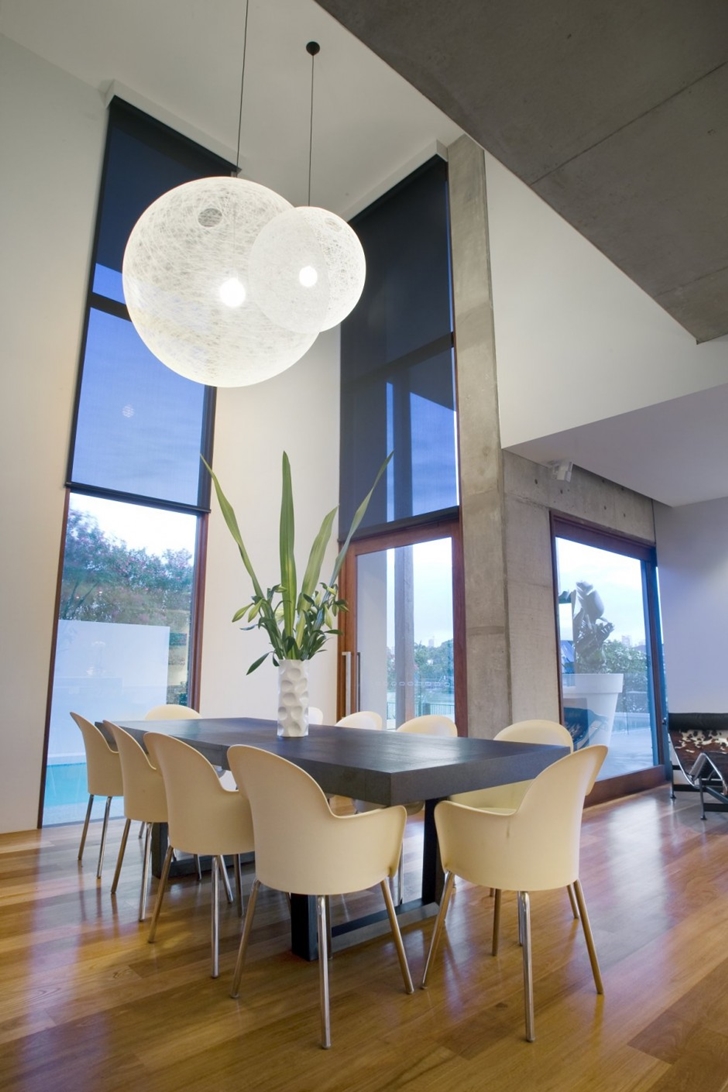 Modern table in the dining room of Modern house at Amalfi Drive by BGD Architects