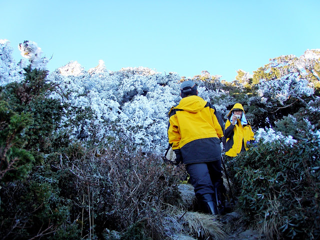 往關山途中