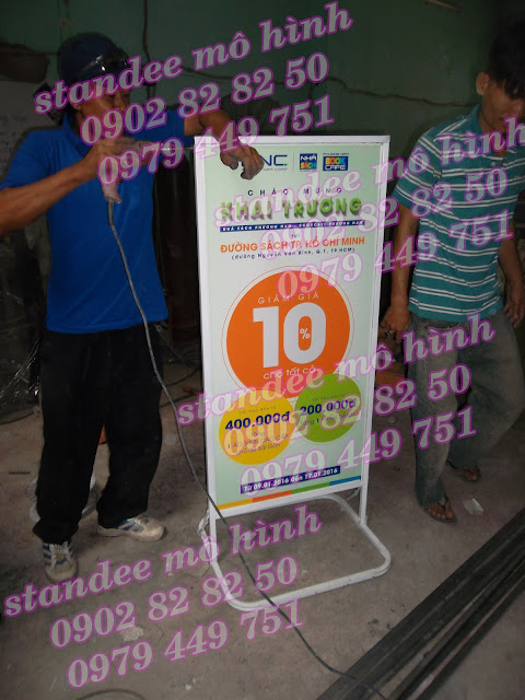 standee khung sắt nhà sách