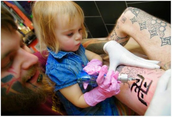 Tengok kanak-kanak kerja pelukis tattoo