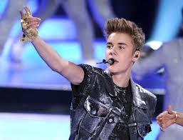 Justin Bieber Oo Kumanaan Dad Ah Ku Soo Jiitay Hees Jacayl Ah Uu Ka Qaday Club Ku Yaal New York Daawo HD Video Live 2013