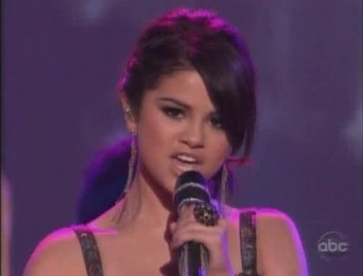 selena gomez falling down. did to falling down.