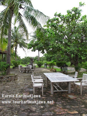 ruang santai dan bbq di nirwana resort