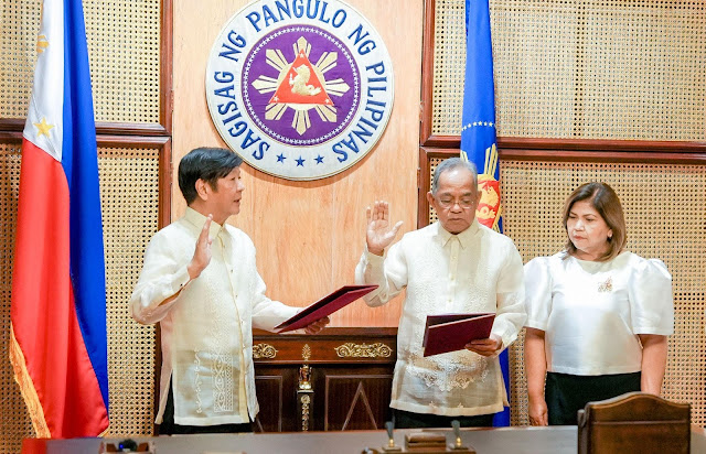 President Jr. swears in businessman Eduardo Aliño on Friday as SBMA Chairman & Administrator in a ceremony at Malacañan Palace in Manila on Friday (Jan. 12, 2023).