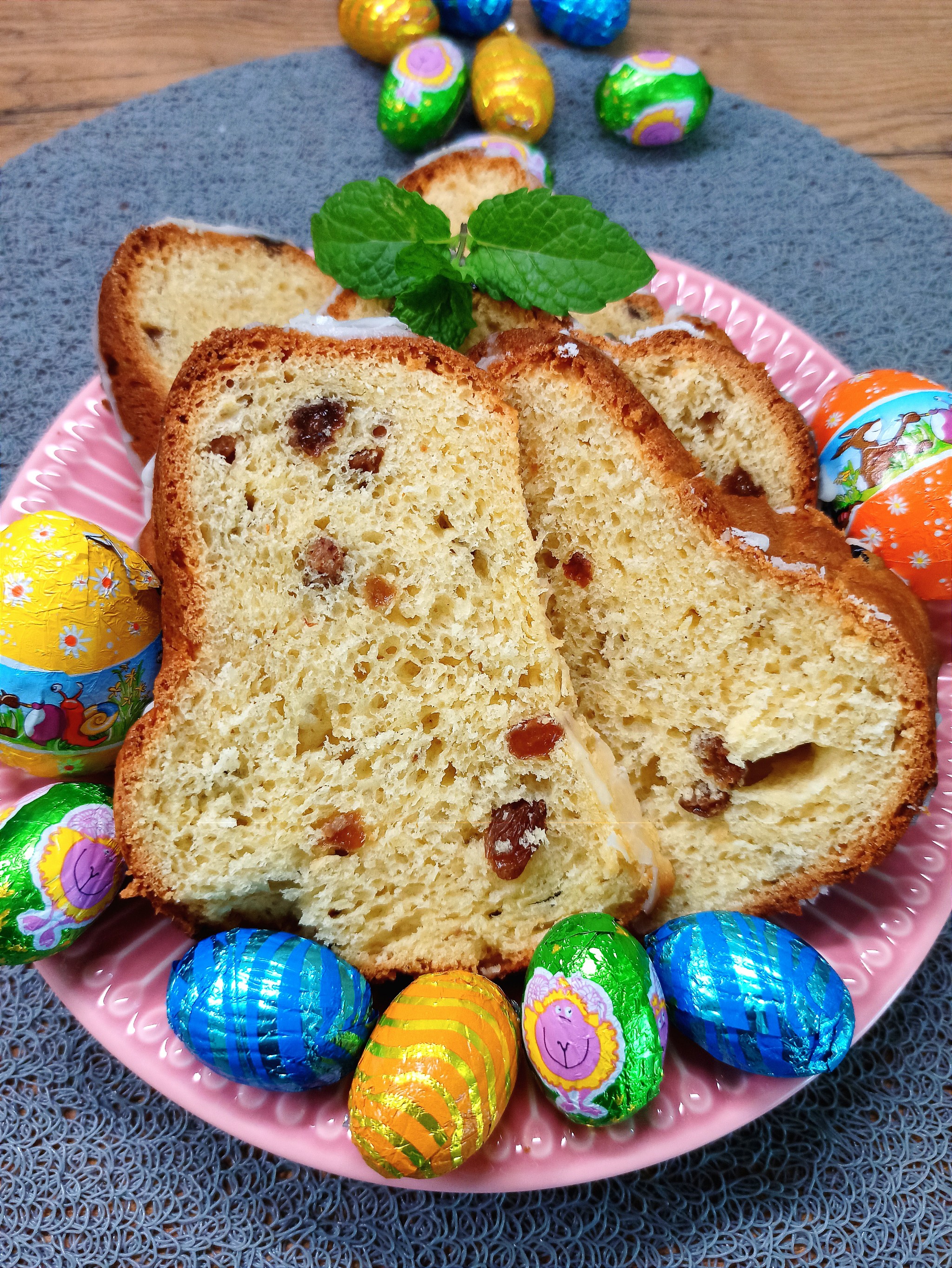 Najlepsza babka drożdżowa z rodzynkami i lukrem