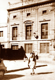 Fachada del Casal Catòlic de Sant Andreu en los años cuarenta