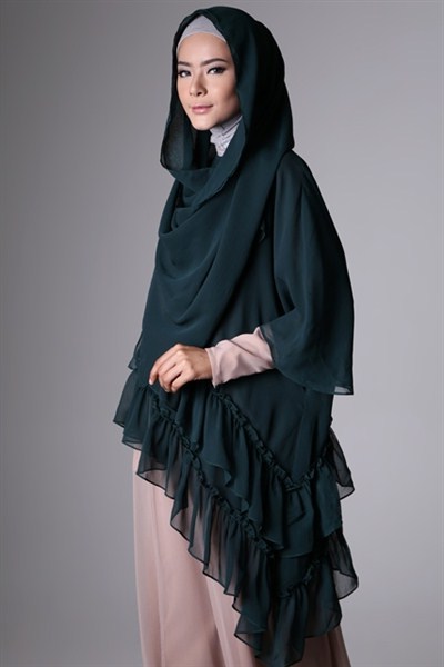 Contoh model hijab terbaru untuk perempuan muslimah indonesia desain modis 33 Model Hijab Terbaru 2018