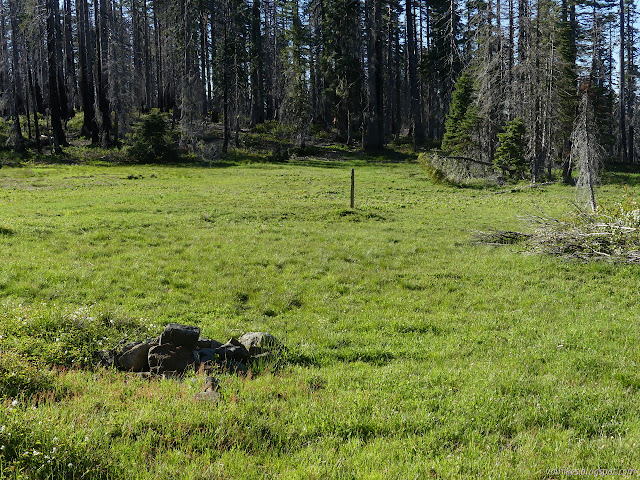 cairn with pointer