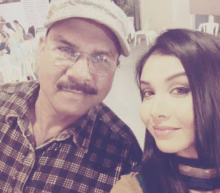 Foto Tanu Khan dengan Ayahnya