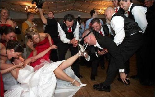  Wedding Shoes on Funny Wedding Photos